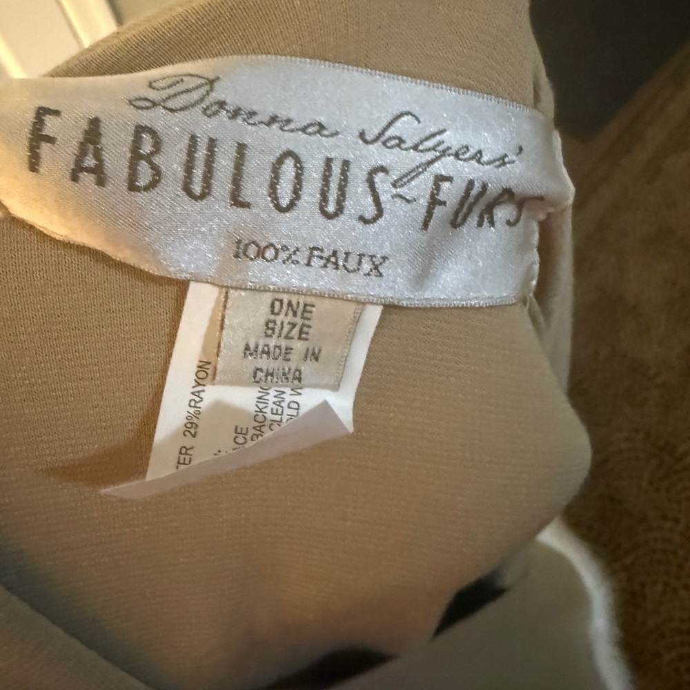 Fabulous Furs Tan Wrap with White Trim - Picture 4 of 4